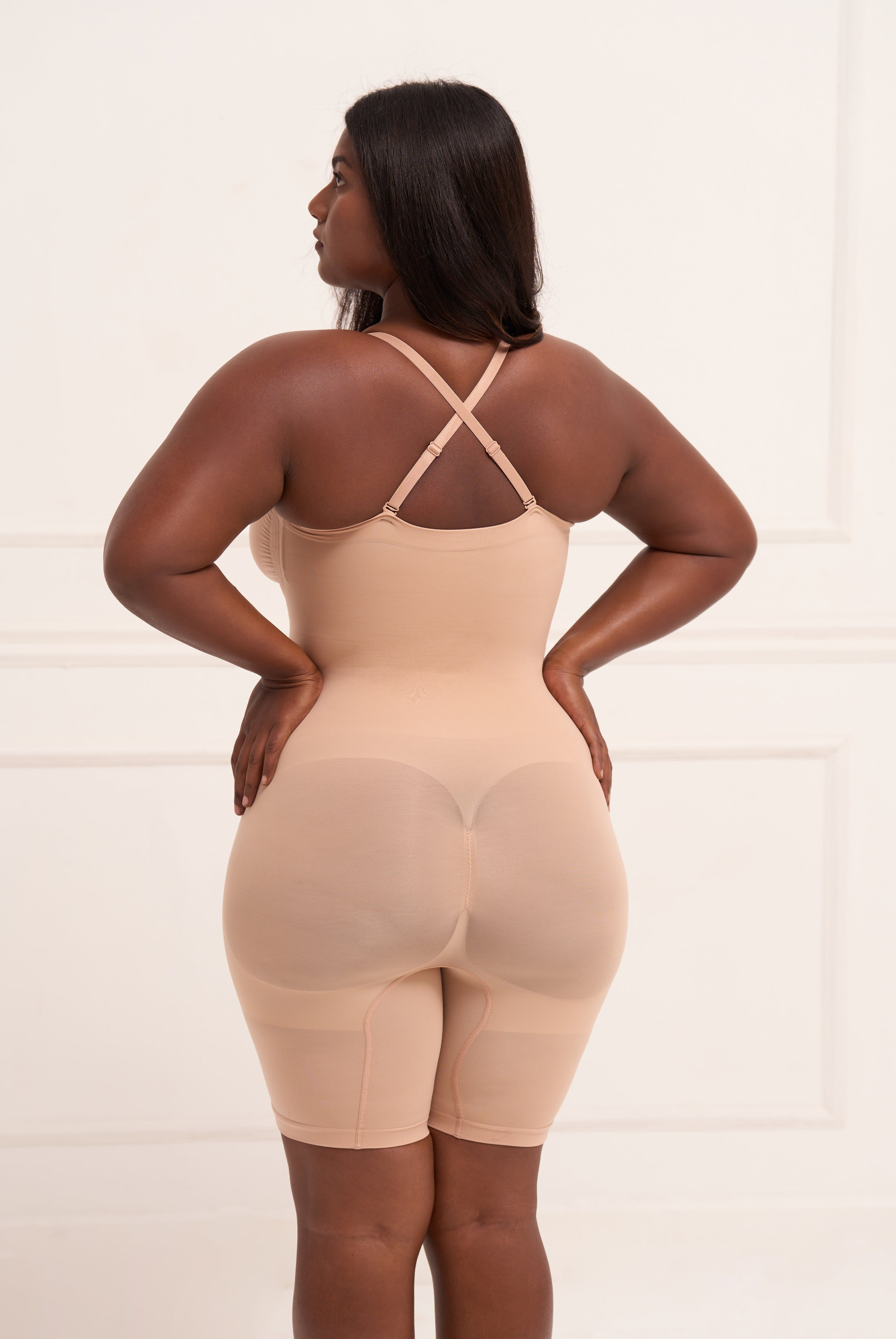Strapless Butt Lifting Bodysuit beige – seamless shapewear enhancing curves and tummy control