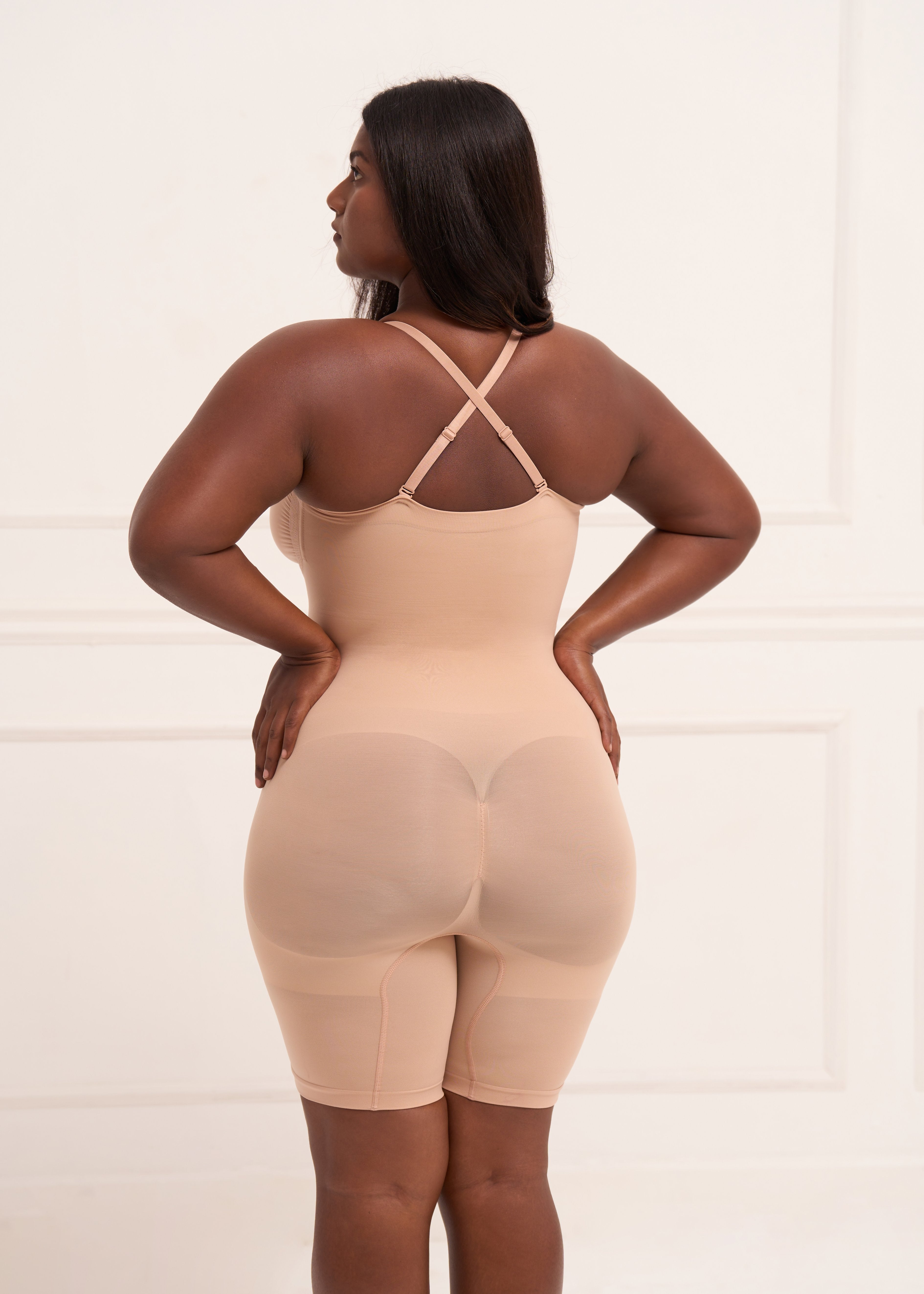 Strapless Butt Lifting Bodysuit beige – seamless shapewear enhancing curves and tummy control