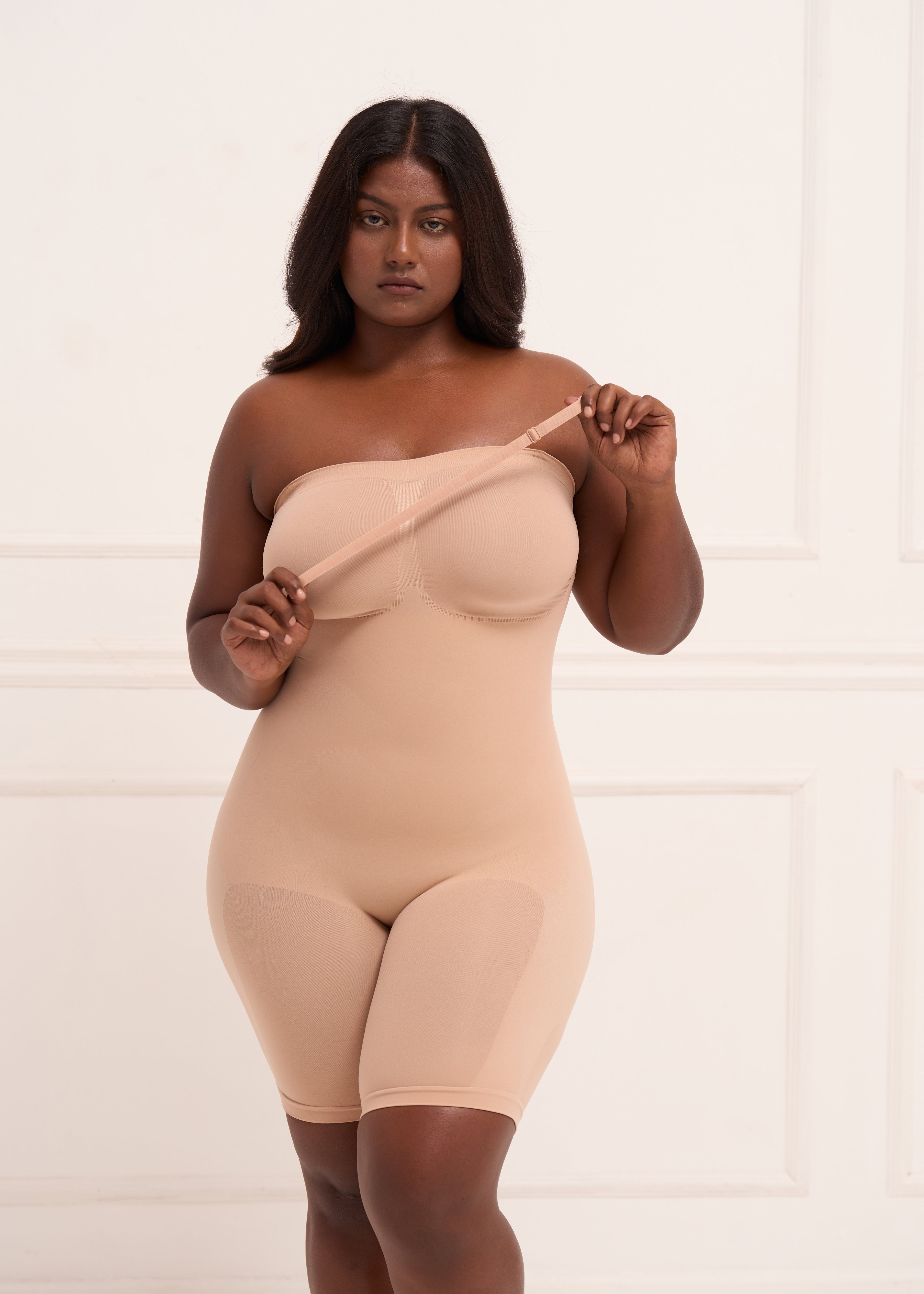 Anti-slip grip and steel rib support in UNDERNEAT strapless shapewear to prevent rolling
